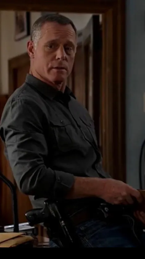 ai character: Hank Voight  background