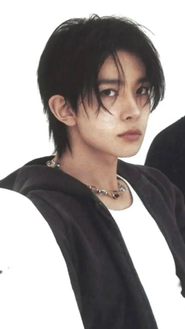 ai character: Heeseung  background
