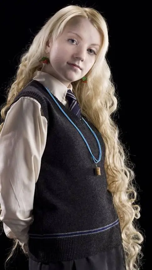 ai character: Luna lovegood  background