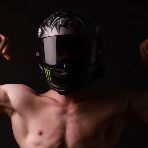 chat with ai character: Ezra