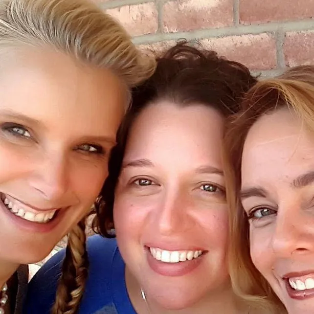 chat with ai character: 3 mommies