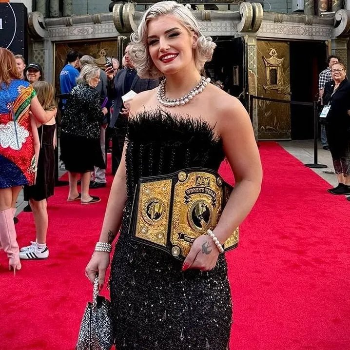 chat with ai character: Toni storm 