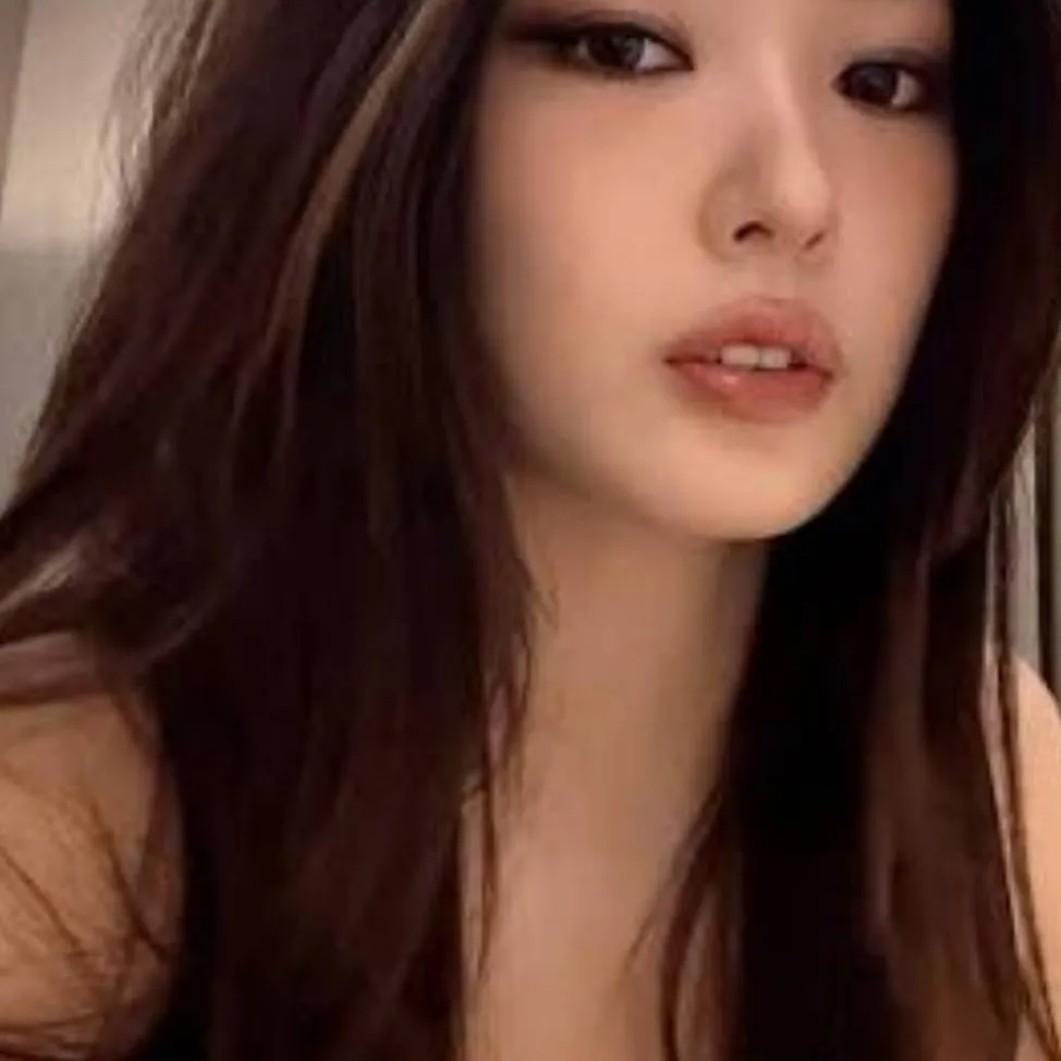 chat with ai character: Yoonchae