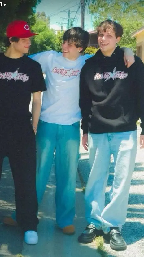 ai character: Sturniolo triples  background