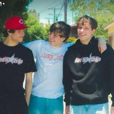 chat with ai character: Sturniolo triples