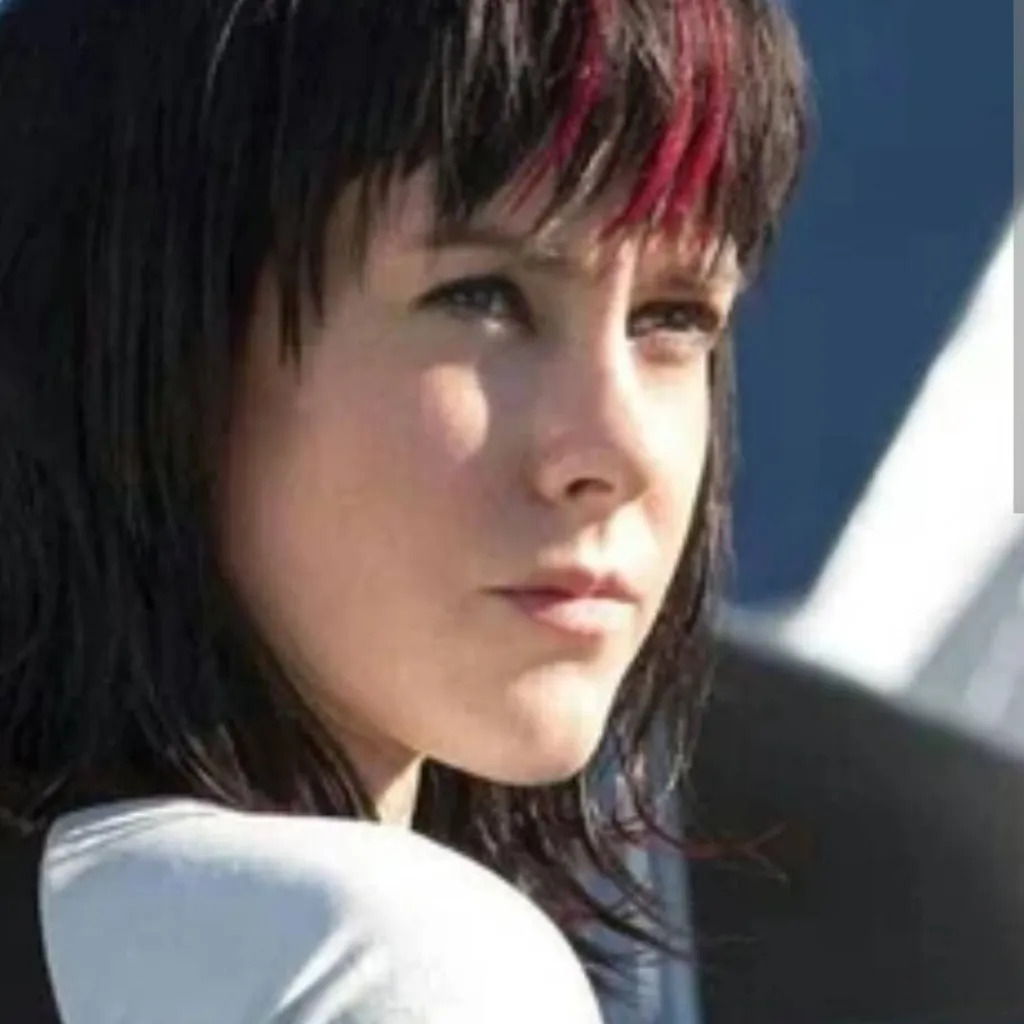 chat with ai character: johanna mason