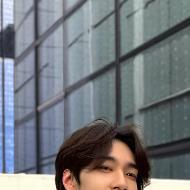 chat with ai character: Hyunjin 