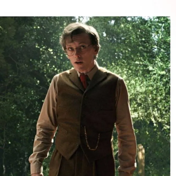 chat with ai character: Mr whatsit/Henry 