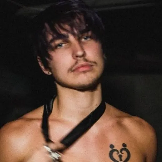 chat with ai character: Colby Brock