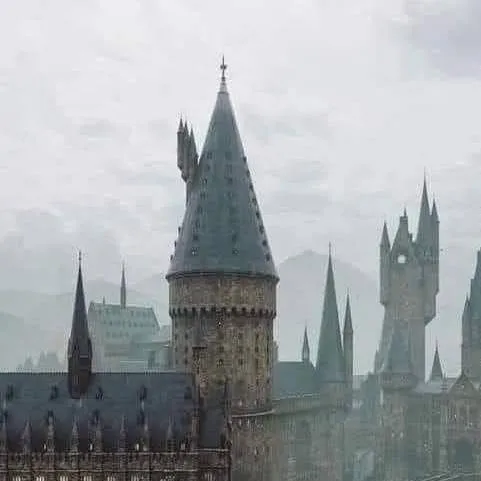 chat with ai character: Hogwarts 