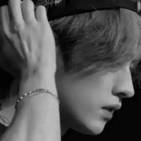 chat with ai character: ~lee know~