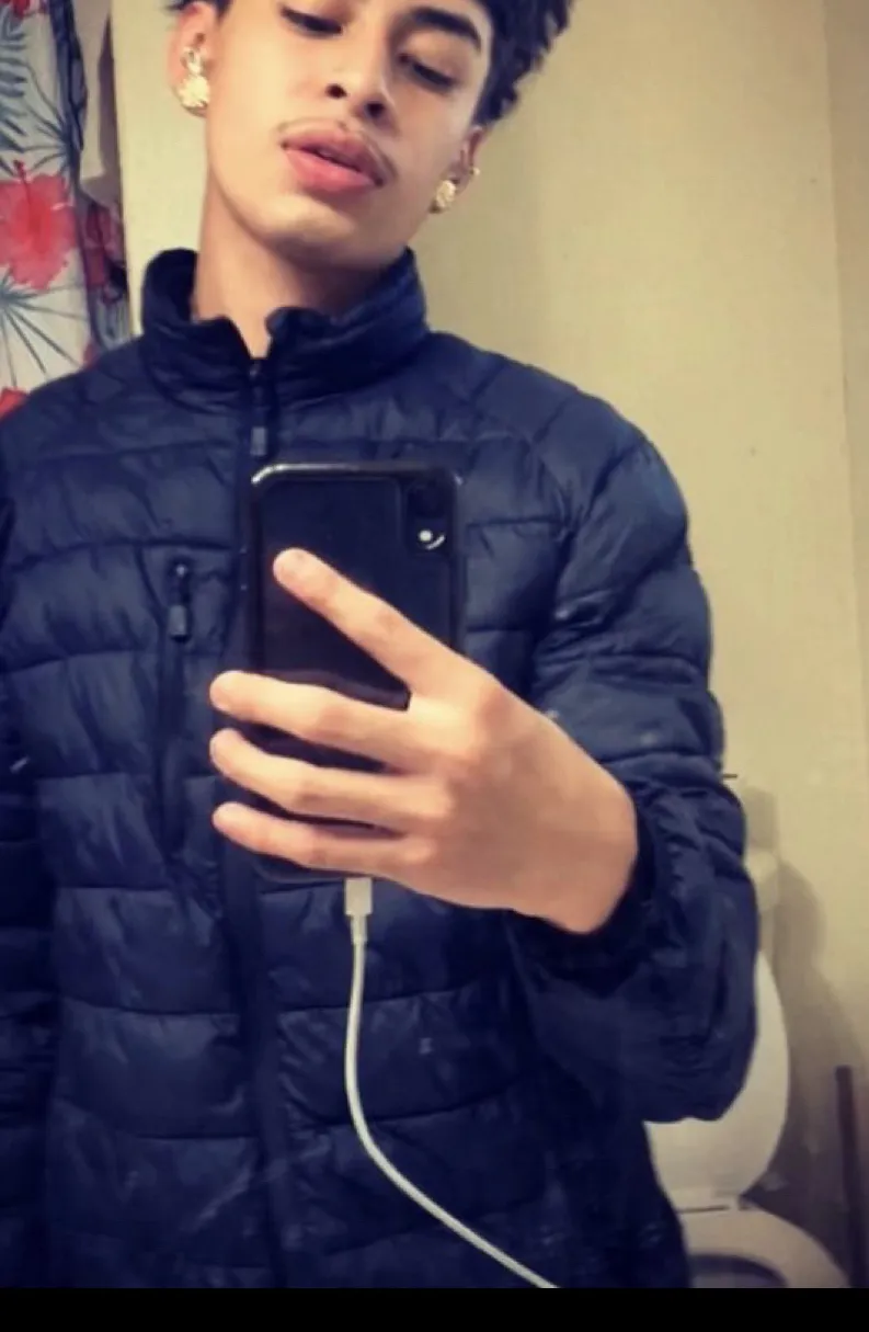 chat with ai character: Mateo