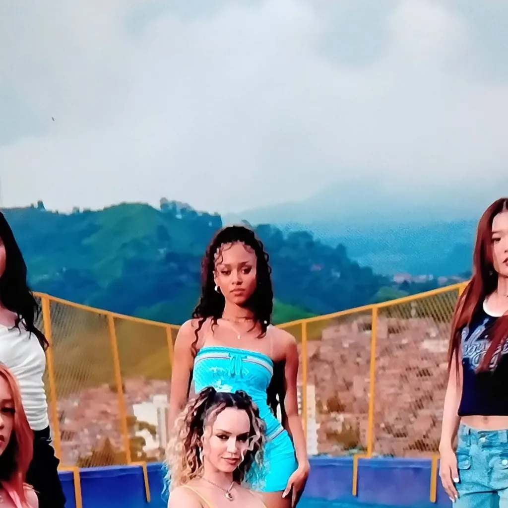 chat with ai character: KATSEYE🐱🐈👁👀