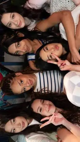 ai character: KATSEYE🐱🐈👁👀 background