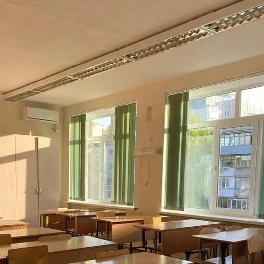 chat with ai character: Classroom/School