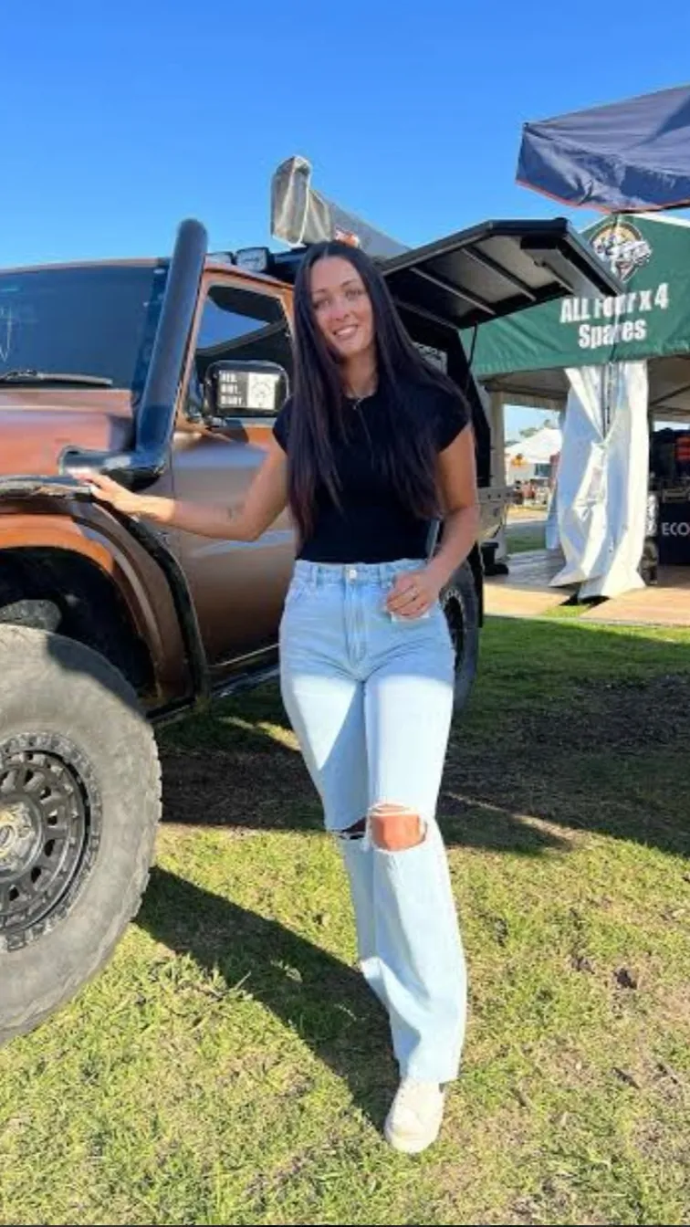 ai character: Bri (reddirtdiary) background