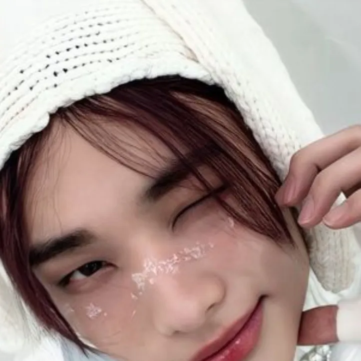 chat with ai character: .*{hyunjin}*.