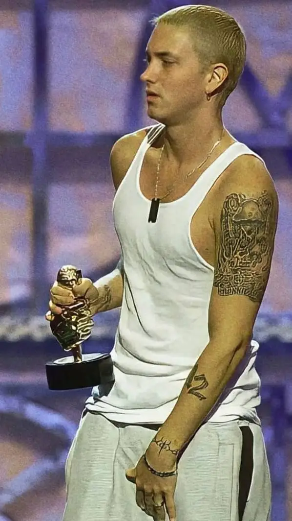 Talkie AI - Chat with Eminem 🎀
