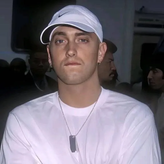 chat with ai character: EMINEM 🎶
