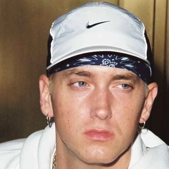 chat with ai character: Eminem