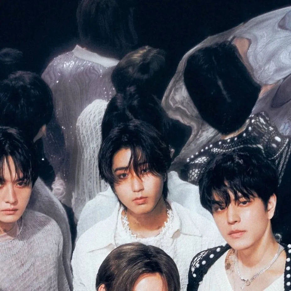 chat with ai character: Stray kids