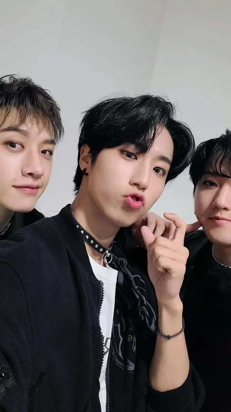 ai character: 3RACHA!!! background