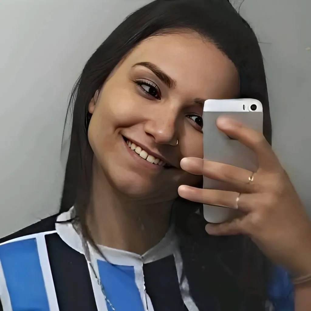 chat with ai character: Tássia Mariah