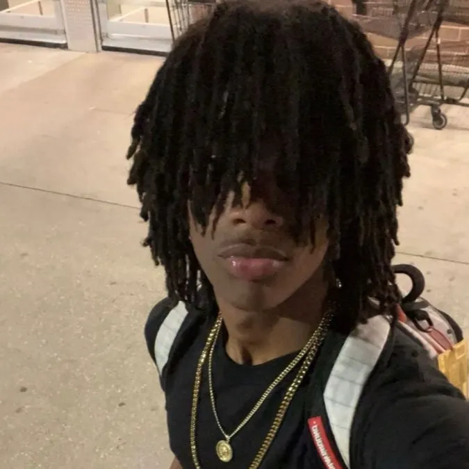 chat with ai character: Deon🕷️🎧