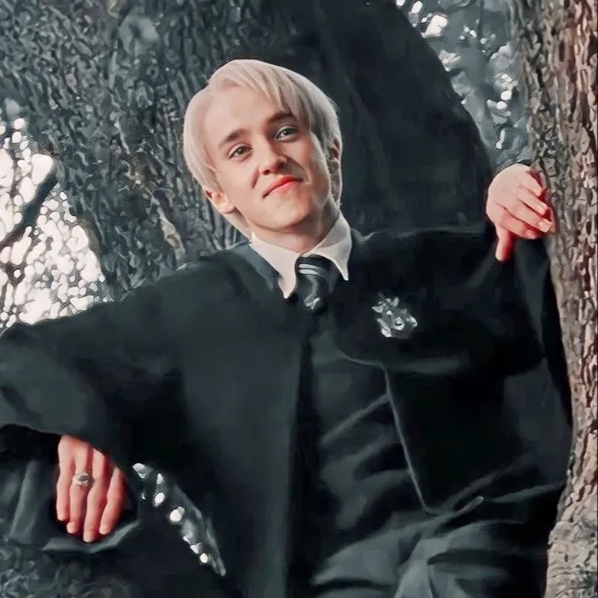 chat with ai character: Draco Malfoy 