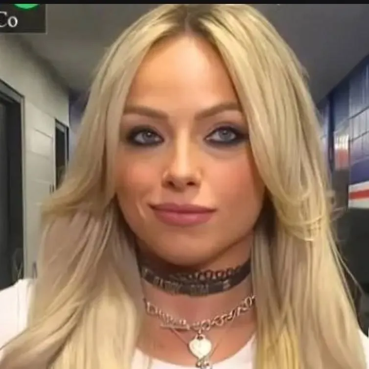 chat with ai character: Liv Morgan 