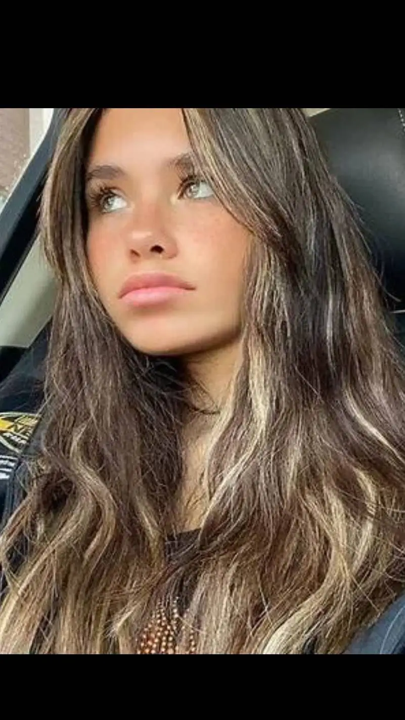 ai character: Sarah  background