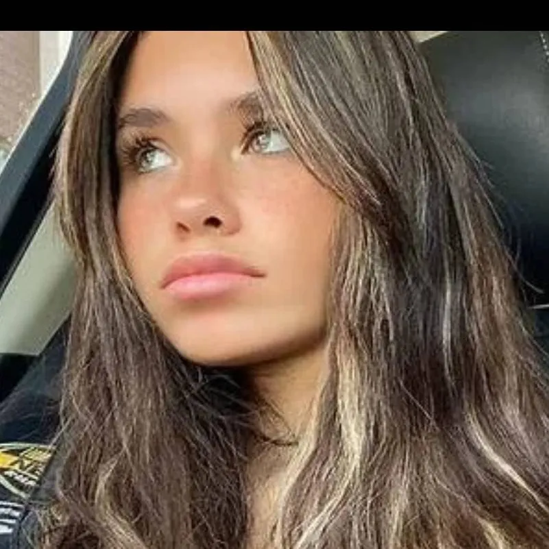 chat with ai character: Sarah 