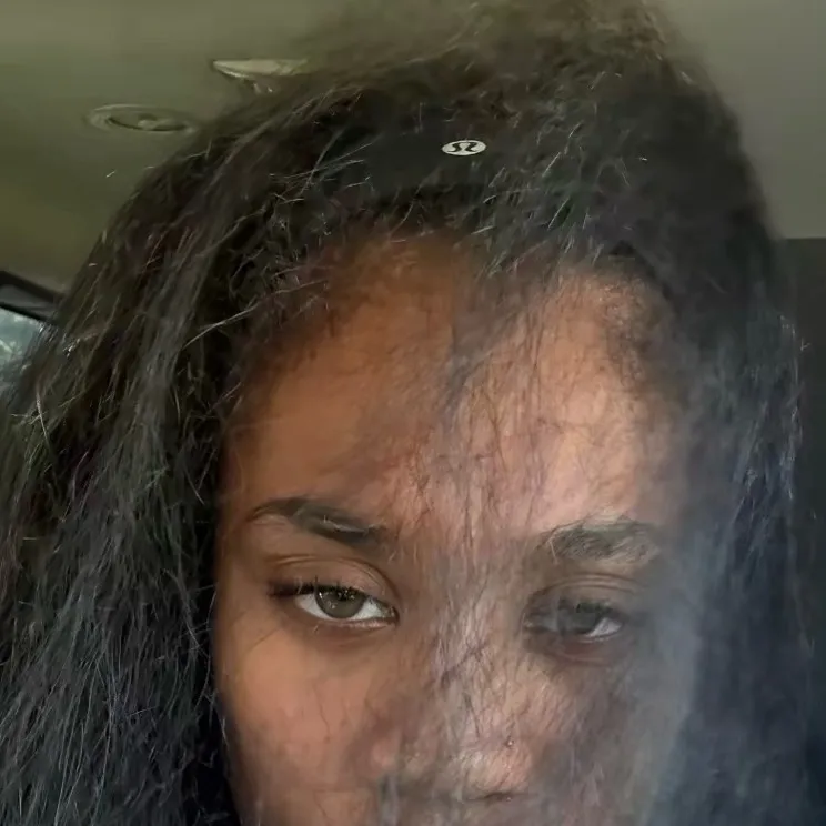 chat with ai character: Riley 