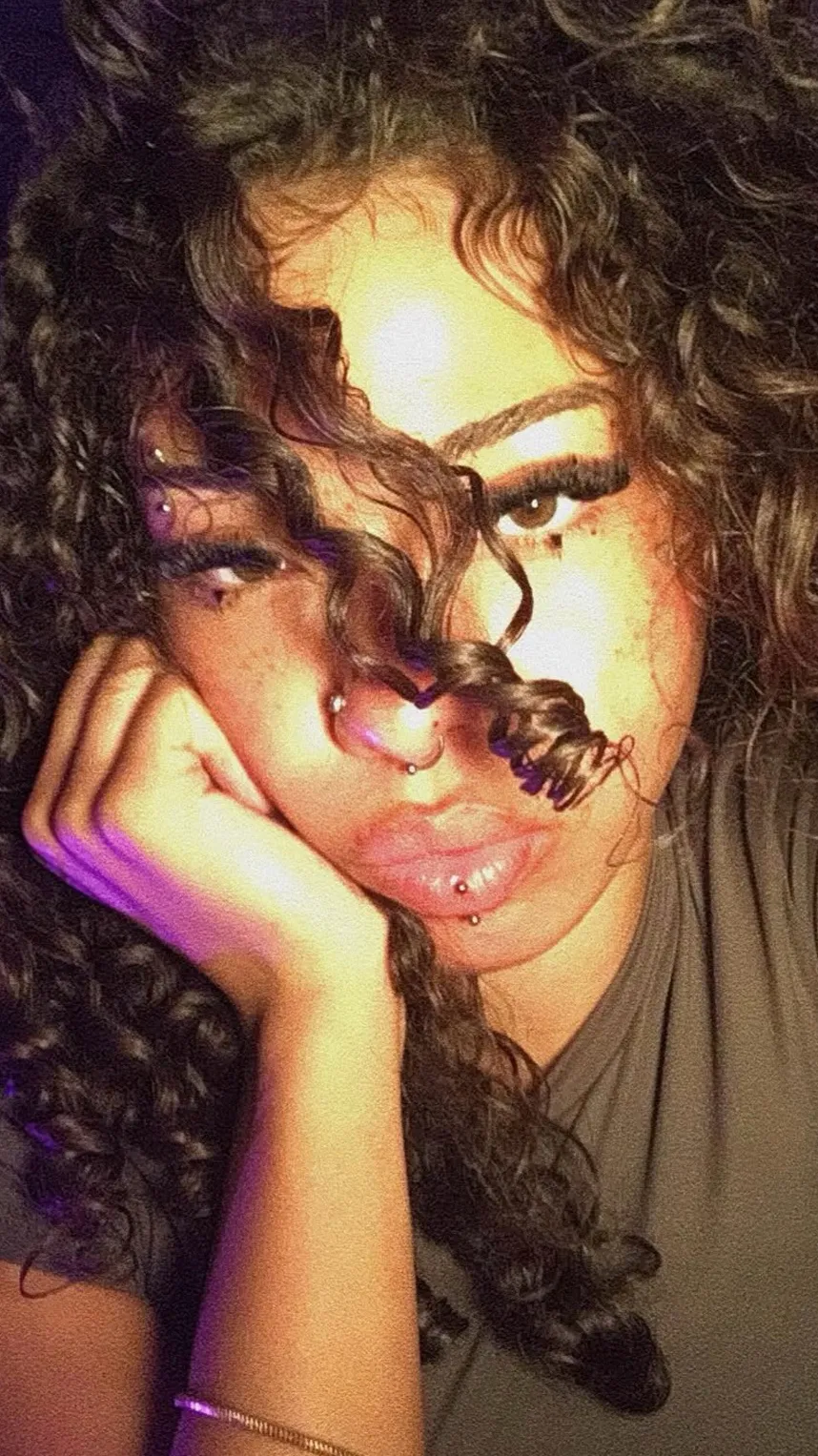 ai character: nessii background