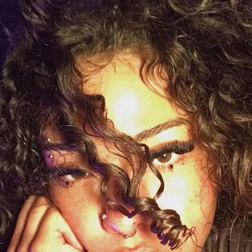 chat with ai character: nessii