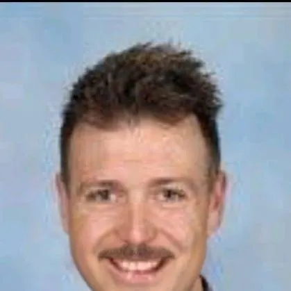 chat with ai character: Raul Vigilanti.