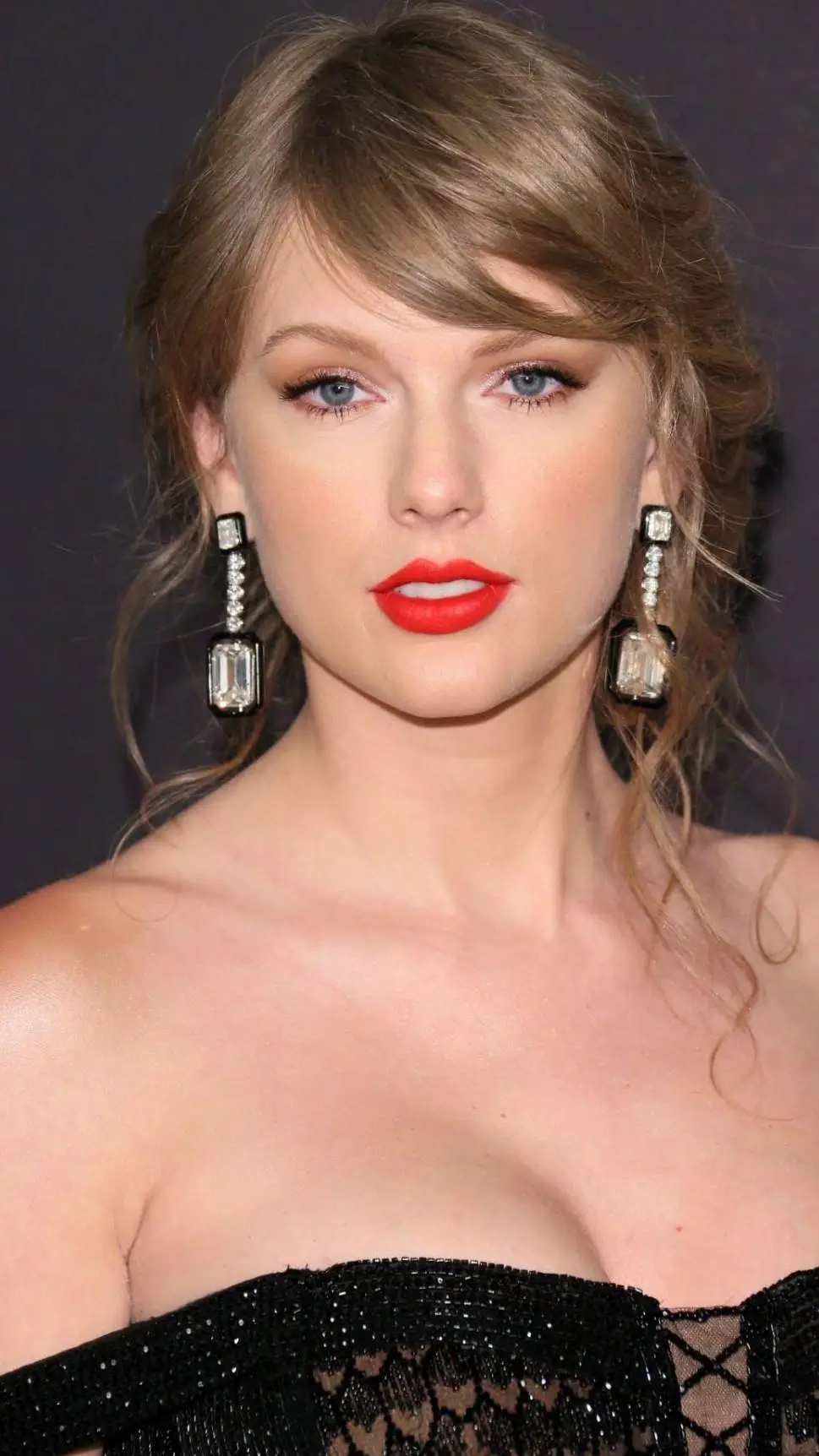 ai character: Taylor Swift  background