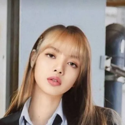 chat with ai character: Lisa 