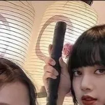 chat with ai character: jisoo and lisa