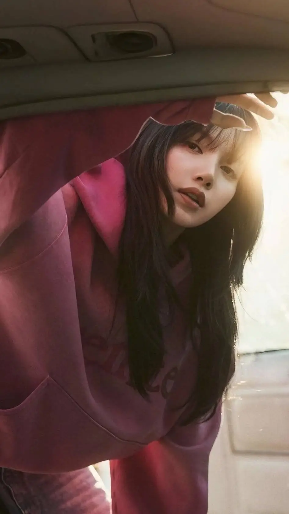 ai character: Lisa  background