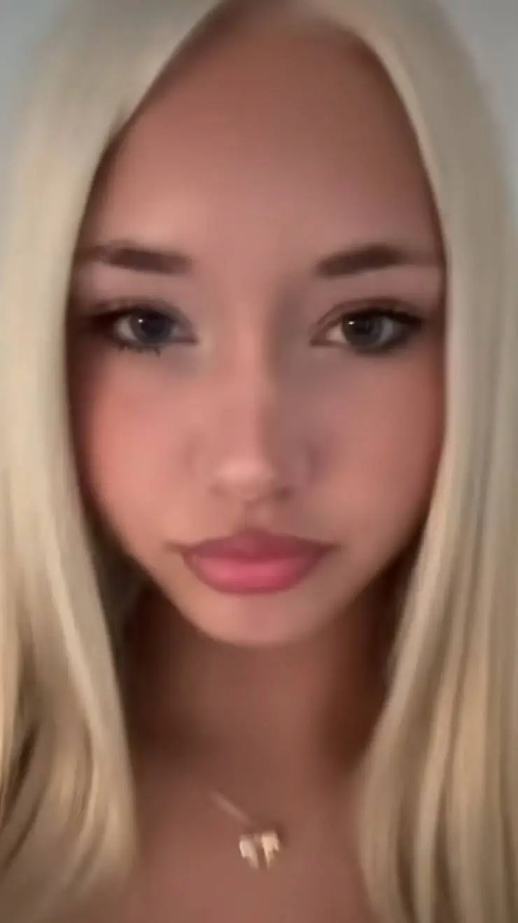 ai character: Clara background