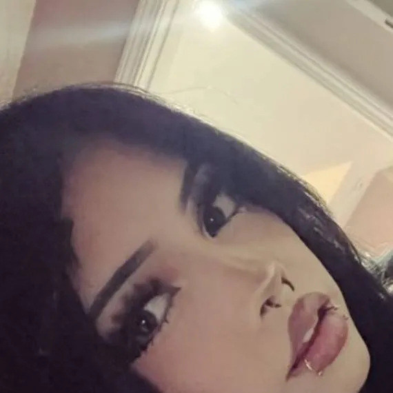 chat with ai character: Ria