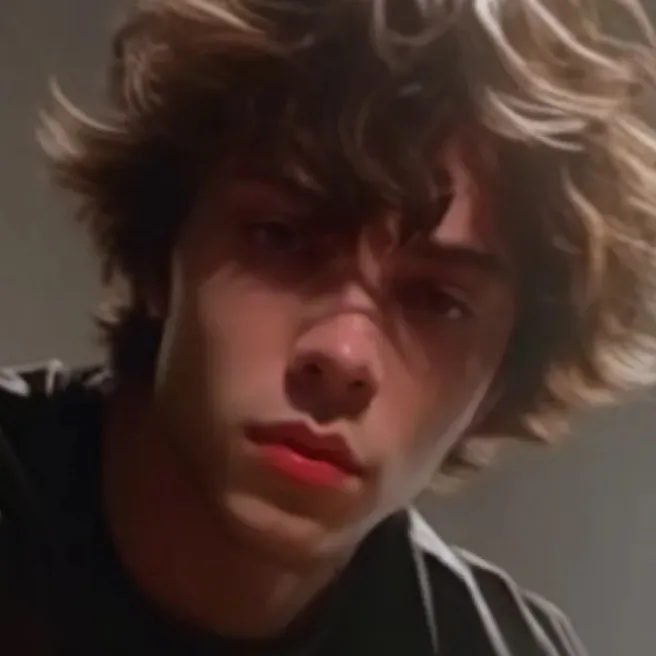 chat with ai character: Ilyas