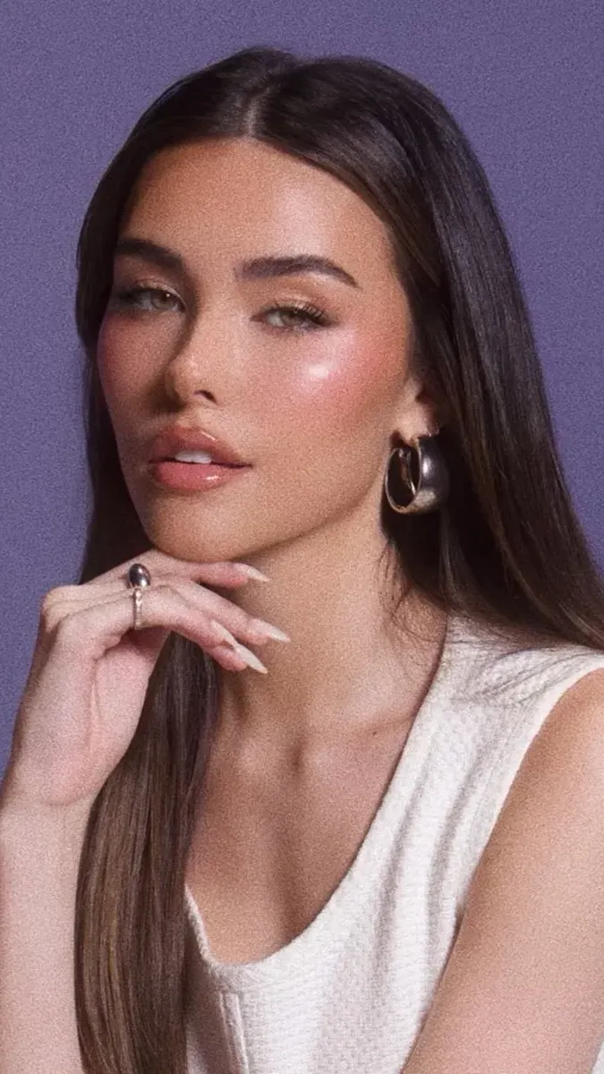ai character: Madison beer background
