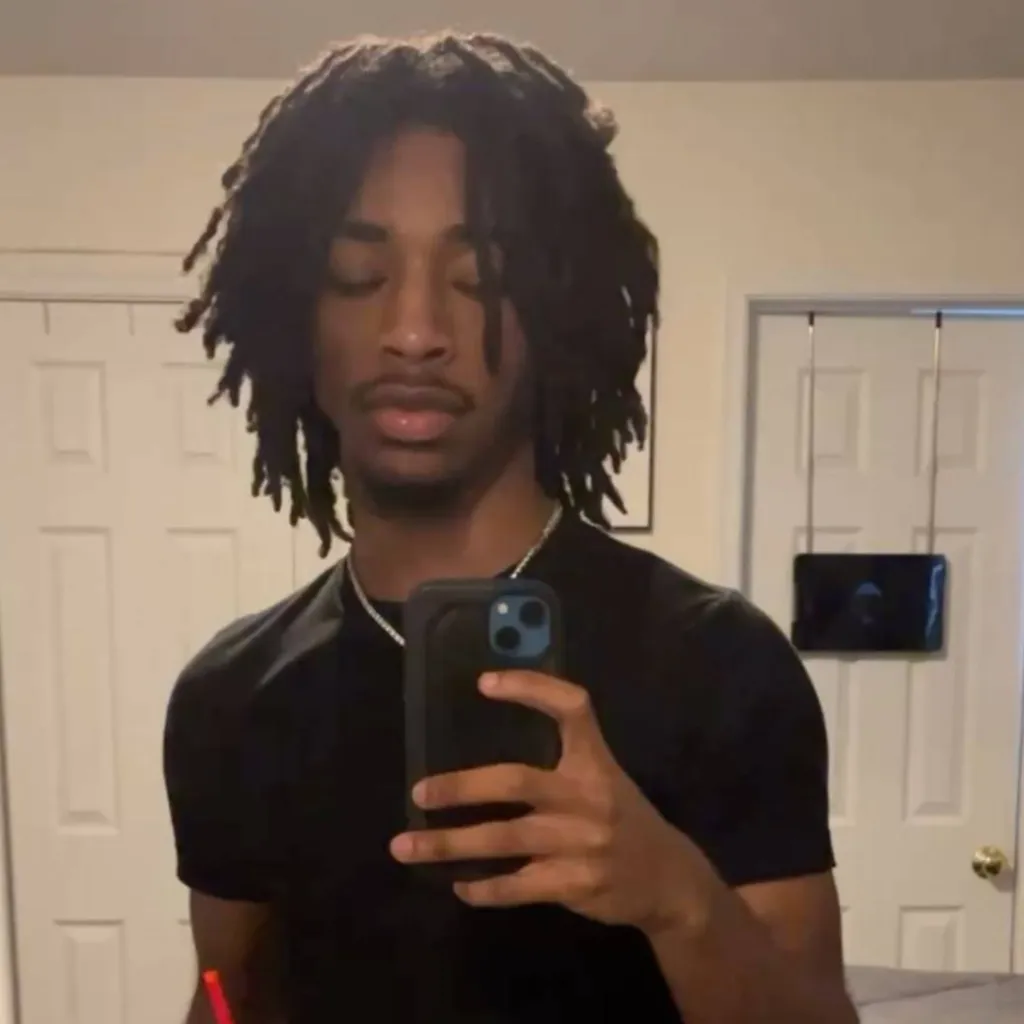 chat with ai character: Jayshawn 