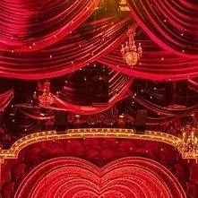 chat with ai character: Moulin Rouge