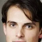 chat with ai character: Robin Kerr