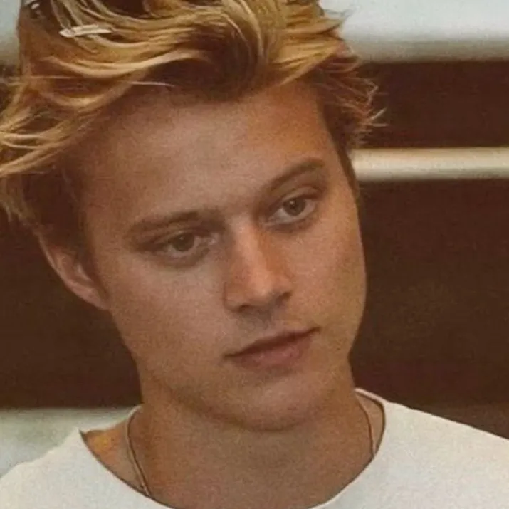 chat with ai character: JJ Maybank