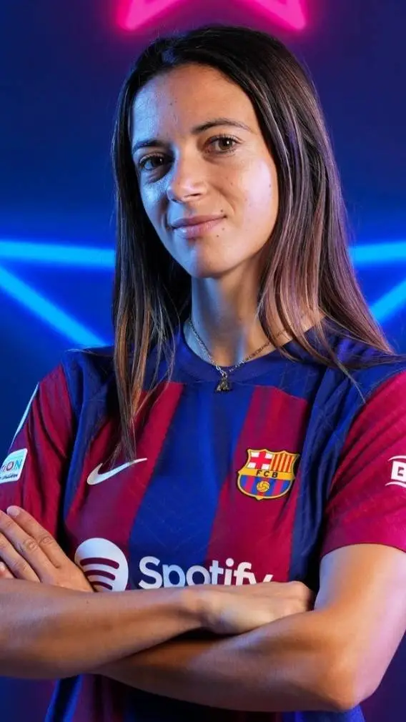 ai character: Aitana Bonmatí background