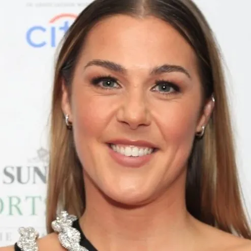 chat with ai character: Mary Earps